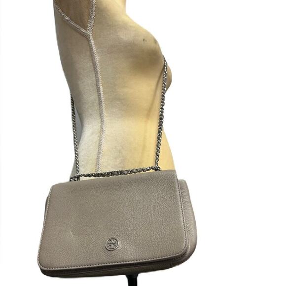 Excellent Tory Burch Taupe Pebble Leather Flap Bag Silver Hardware Chain Strap - Picture 1 of 13